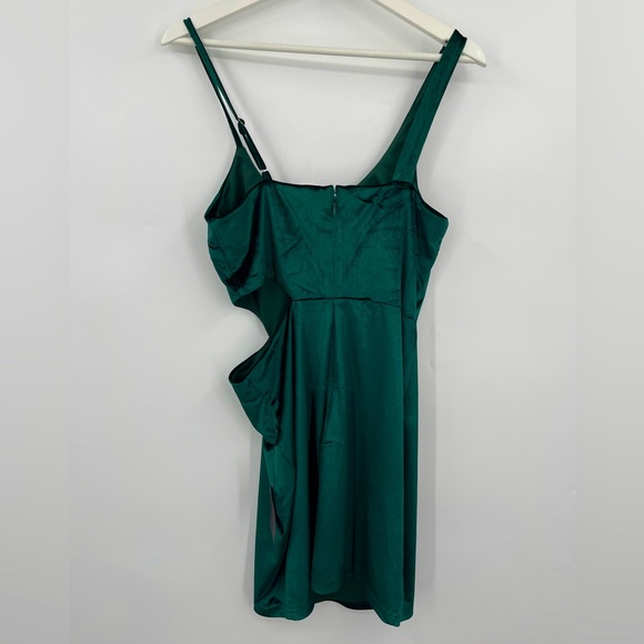 NWT Lulu’s Velvet Dress Emerald Green Cutout Bodycon Mini Dress Size Large - Picture 5 of 8